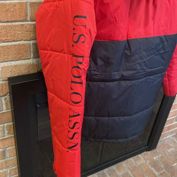 US POLO XL PUFFER HOODED ZIPPER JACKET, 24”W X 30”L DRAW STRING HEM. NEW W/ TAGS - Picture 3 of 9